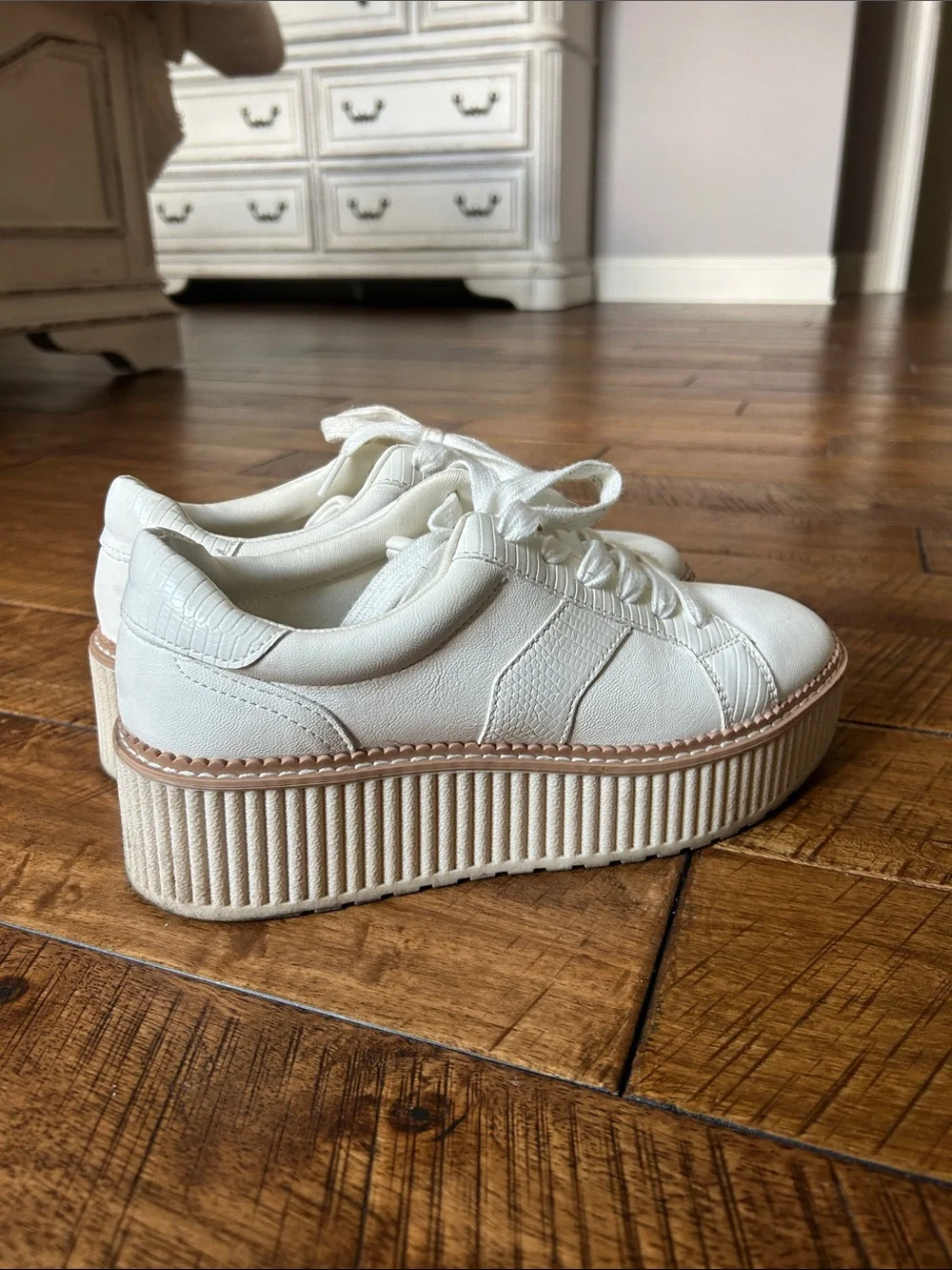 Women’s Dolce Vita Platform Sneakers - Cream Lace-Up Fashion Shoe